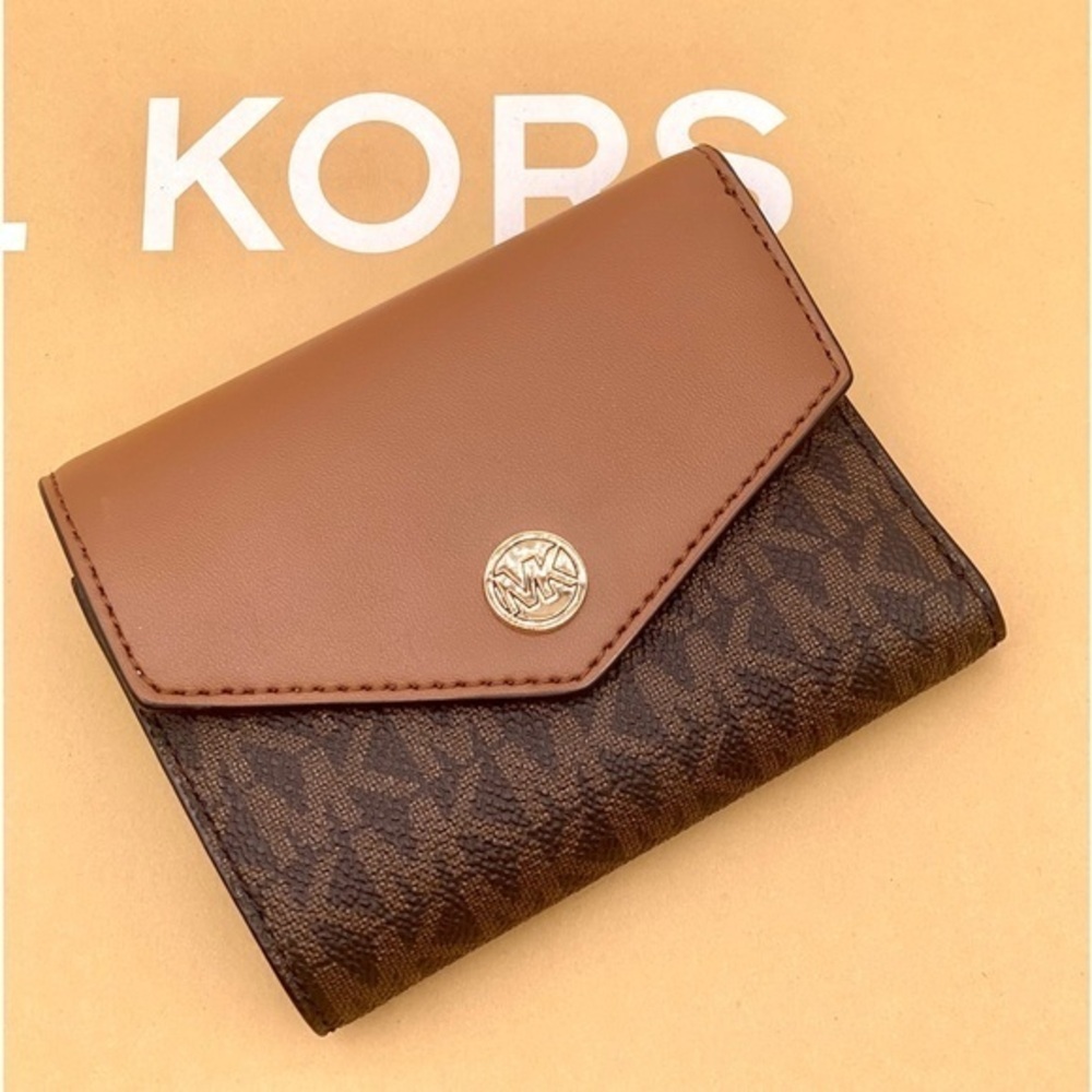 Michael Kors Jet Set Travel Medium Flap Bifold Wallet